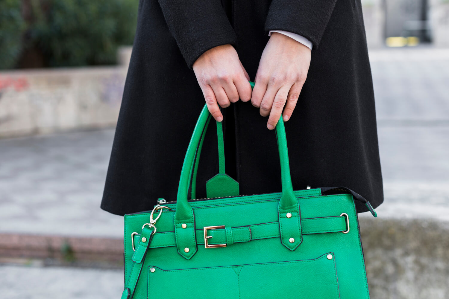 Elegant Women’s Designer Handbags – Up to 50% Off!